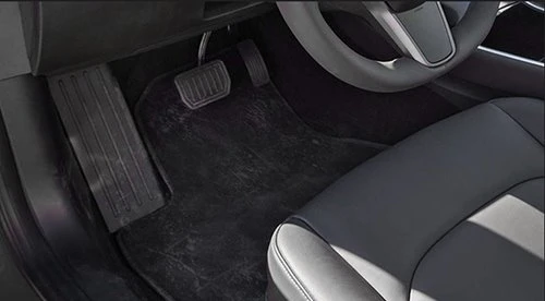 Before Tesla Model 3 Model Y TPE mats are installed Before Tesla Model 3 Model Y TPE mats are installed