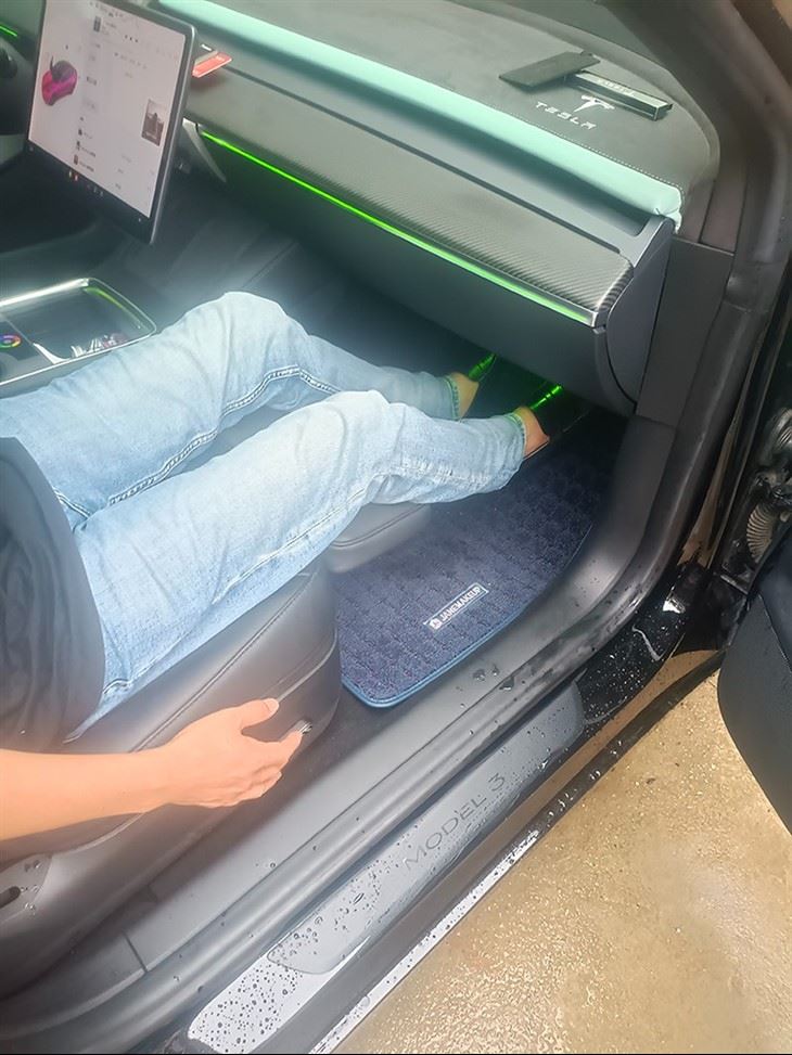 car leg rest for Tesal model Y & 3