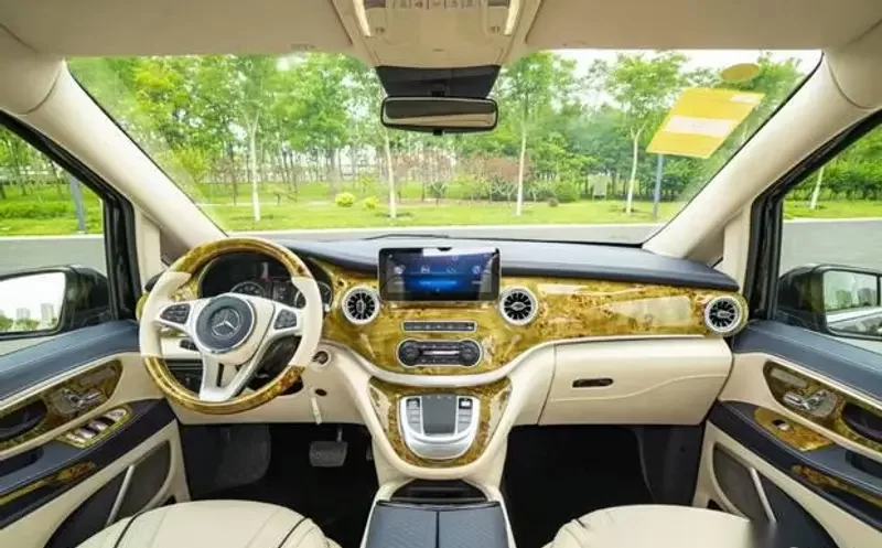 Y broses gywir o sticeri corff ar gyfer addurno tu allan i'r car