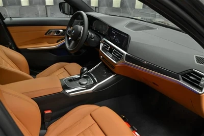 Cyflwynodd BMW Fersiwn Newydd Wedi'i Addasu O'r BMW 330i.